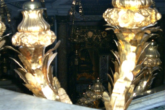 Beneath the bronze throne are the remains of Saint Peter, shown here in the box at the center.
