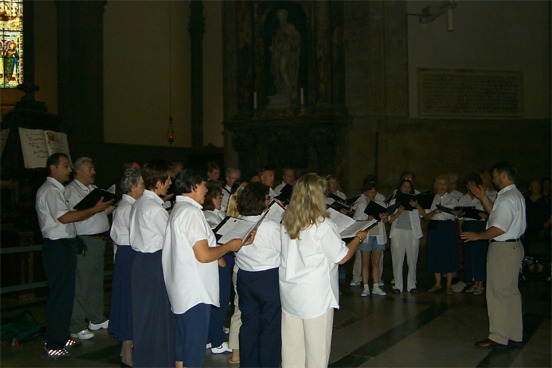 As luck would have it, a small choir was in the church singing some nice Italian hymns, giving the whole scene a neat feeling.