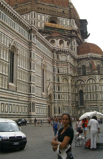 Rachel and the side of the Santa Maria del Fiori church with the Duomo above.