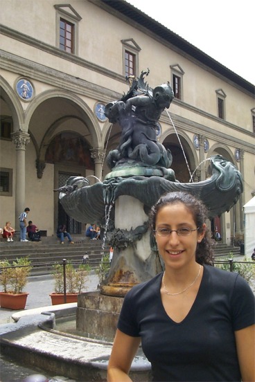 Rachel in front of the fountain.