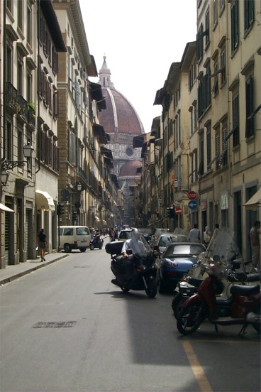 Notice the pseudo-mopeds.  I would say about 50-60%% of the motor-vehicles in Italy were these motorcycles, which create an annoying hum that make you glad the trend was never picked up in the US.