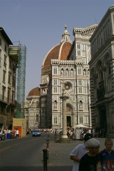 Back at the Duomo again.  A repeat of a previous shot, but better lighting.  The building to the right in the foreground is the Battistero in Piazza San Giovanni.  One of the oldest buildings in Florence, under it lay the remains of a Roman palace.  It was constructed sometime between the 5th and 7th centuries.