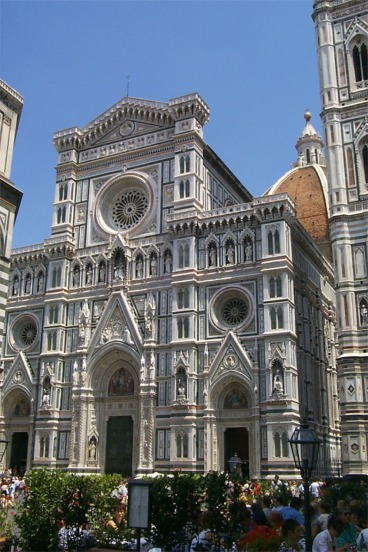 Probably the most encompassing shot of the front facade of the Santa Maria del Fiori church that I could take.