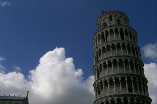 The sky was really blue that day and had some great clouds, so I tried to get one passing by the tower, but the tower is a little dark on this one.