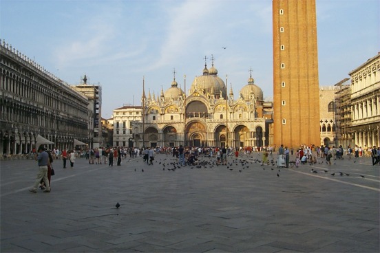 This was towards the end of the day when the pigeon population dies down.  I'm not sure why the pigeons started their reign in the Piazza, but one of the reasons it continues is the numerous vendors of bird seed all around.  Tourists buy the seed and then take photos with the birds all over them...