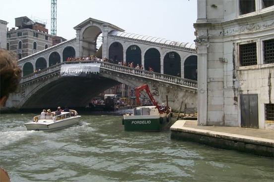 The Ponte Rialto.  Notice the boat with the lifting arm.  Again, all things, including construction, done via the water.  No room to fit construction vehicles down the walkways.