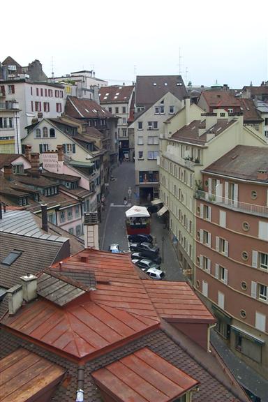 but some time ago they covered the river, probably for sanitary reasons, and built above it.  So there is an area of the city that is below the rest of the city in what used to be a river gorge.