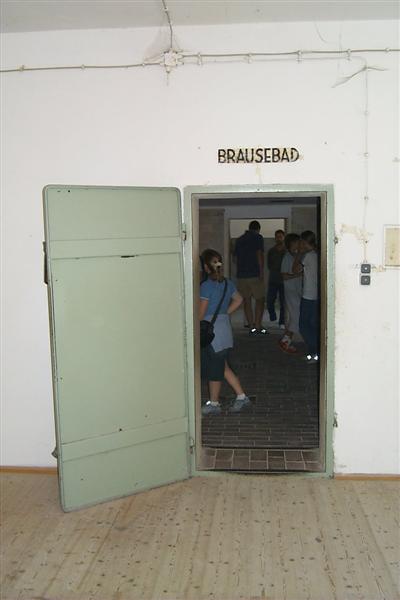 Brausebad is German for Shower bath.