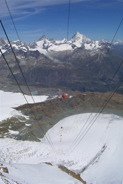 Looking down from the station at the Klein Matterhorn the other station is not even visible.