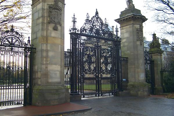 The gates a Holyrood Palace
