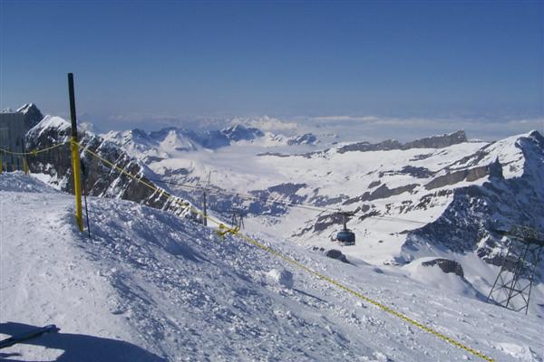 Here you can see the cable car, called the Rotair Titlis.  The Rotair holds about 50 people and is a circular cable car, compared to the normal rectangular bus style, with a rotating platform inside that gives the passangers a 360° view of the area.