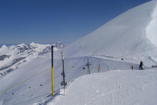 Unlike the US the runs here are unnamed and are simply numbered.  The peak to the left is the Titlis mountain peak at 3238 meters or 10,623 feet.